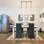 White Lofty Und White Studio