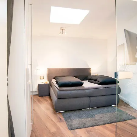 White Lofty Und White Appartement *