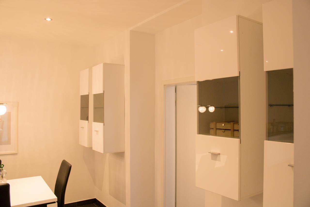 White Lofty Und White Dusseldorf