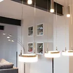 White Lofty Und White Apartment *