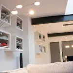 Apartment White Lofty Und White