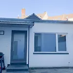 White Lofty Und White Studio