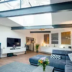 Apartment White Lofty Und White