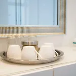 White Lofty Und White Apartment *