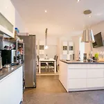 Apartment White Lofty Und White