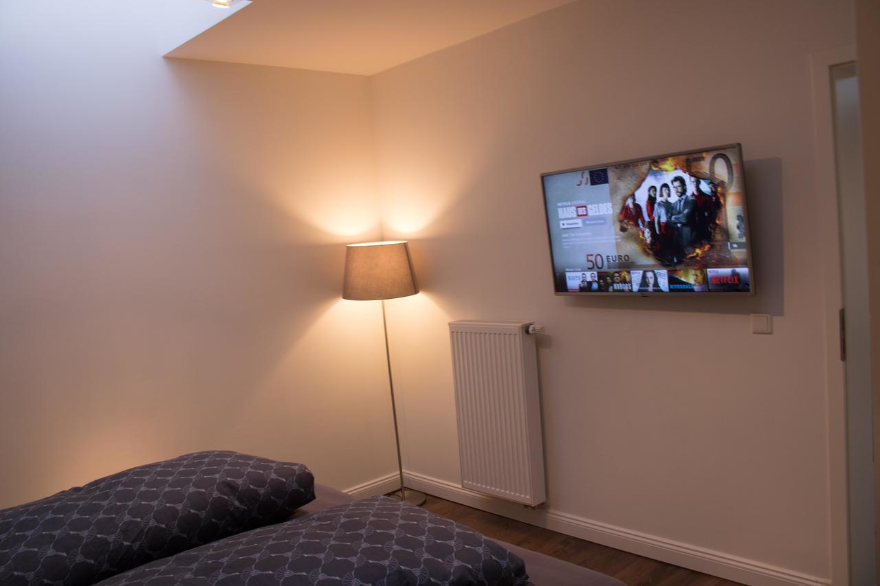 White Lofty Und White Appartement Düsseldorf