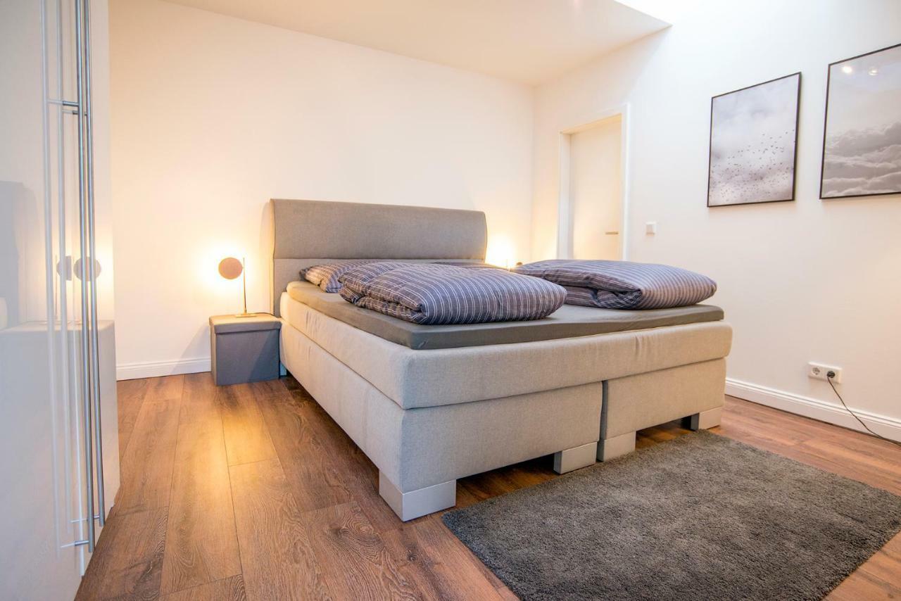 White Lofty Und White Appartement Düsseldorf