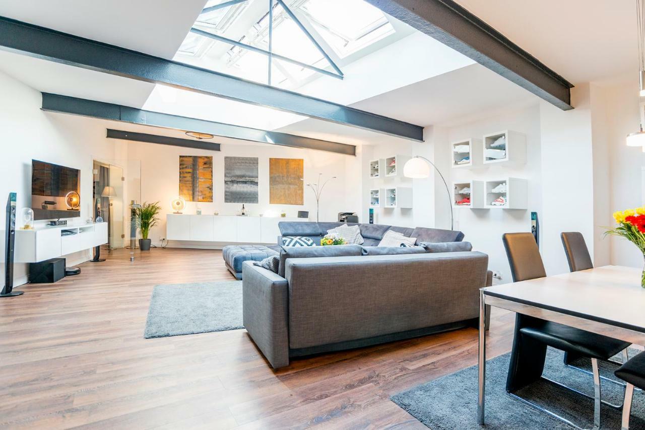 White Lofty Und White Appartement Düsseldorf